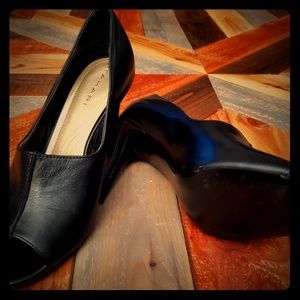 ⚠️ 2/$20 - EUC Elegant Black Peep Toe Spike Pumps